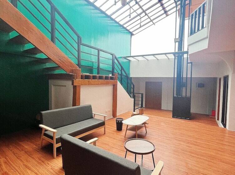 هتل Zuric Pension House