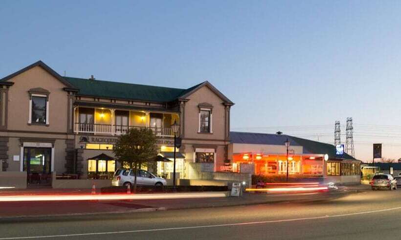 汽车旅馆  Racecourse Hotel And Motor Lodge