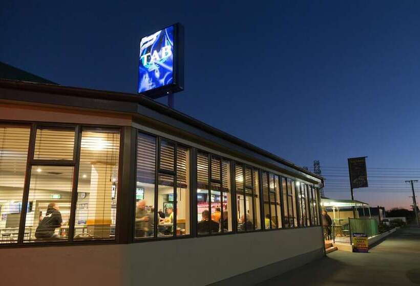 汽车旅馆  Racecourse Hotel And Motor Lodge