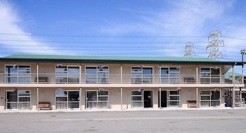 汽车旅馆  Racecourse Hotel And Motor Lodge