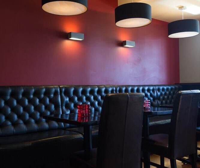 汽车旅馆  Racecourse Hotel And Motor Lodge