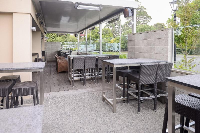 汽车旅馆  Racecourse Hotel And Motor Lodge