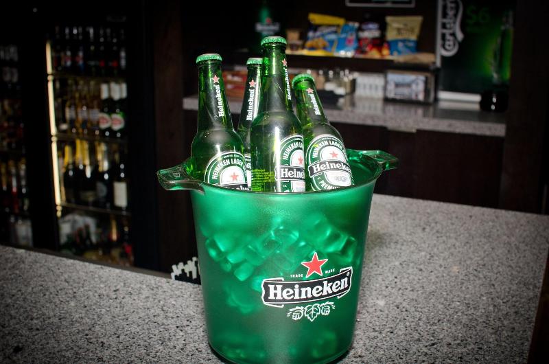 汽车旅馆  Racecourse Hotel And Motor Lodge