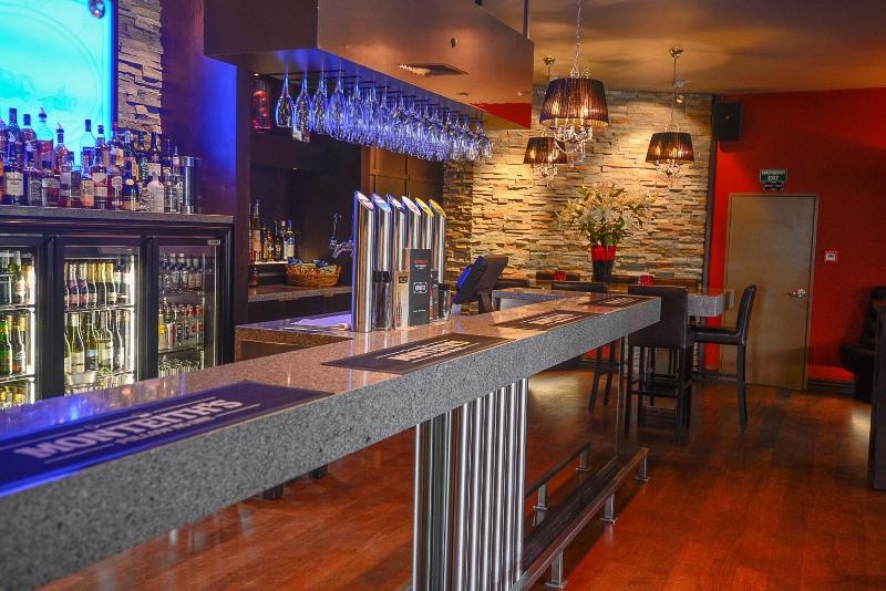 汽车旅馆  Racecourse Hotel And Motor Lodge