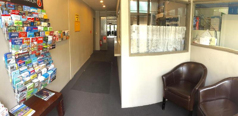 汽车旅馆  Racecourse Hotel And Motor Lodge