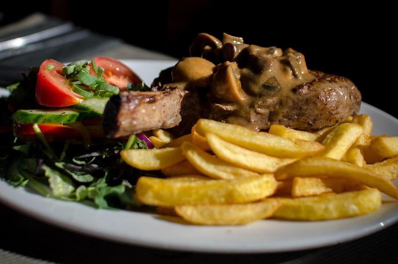 汽车旅馆  Racecourse Hotel And Motor Lodge