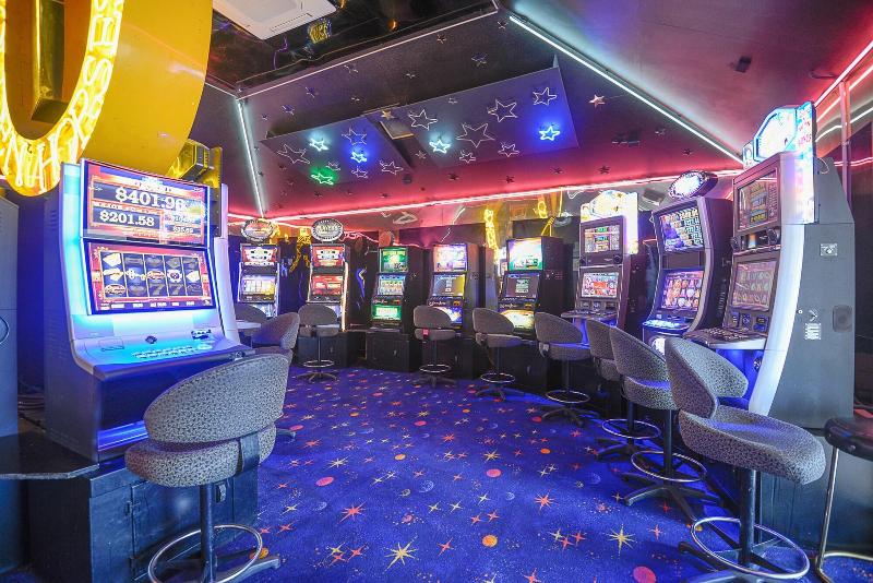 汽车旅馆  Racecourse Hotel And Motor Lodge