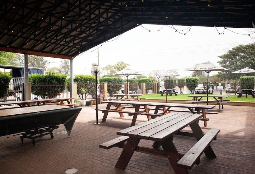 מוטל Royal Hotel Singleton