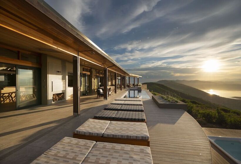 پانسیون Alkira Lodge