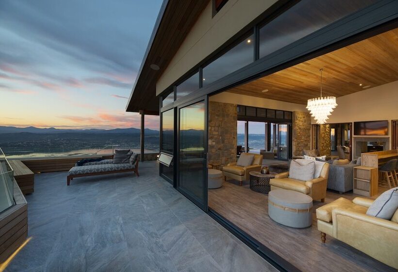 پانسیون Alkira Lodge