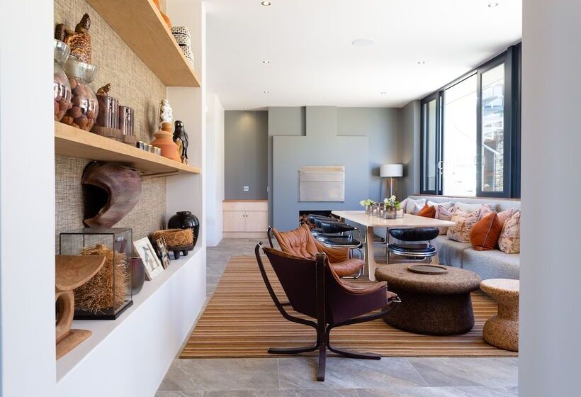 پانسیون Alkira Lodge