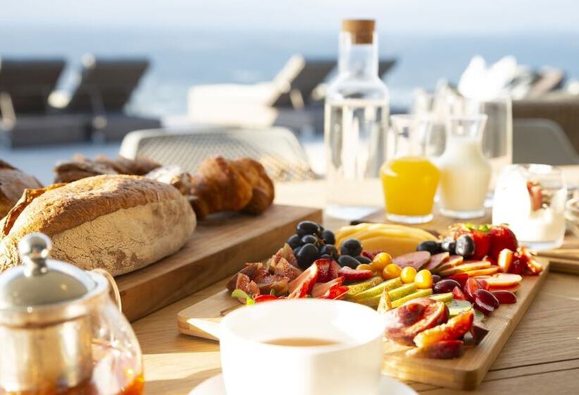 پانسیون Alkira Lodge