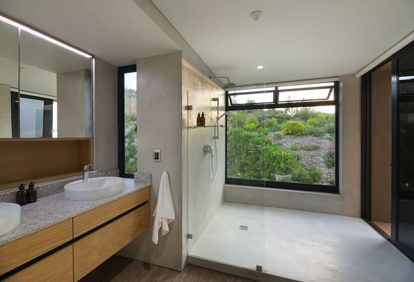 پانسیون Alkira Lodge