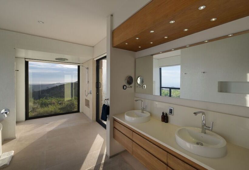 پانسیون Alkira Lodge