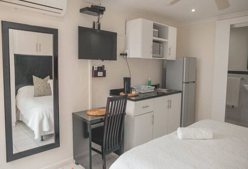 膳宿费 Beside Still Waters Boutique