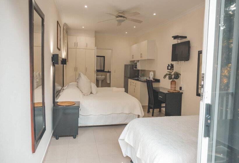 膳宿费 Beside Still Waters Boutique