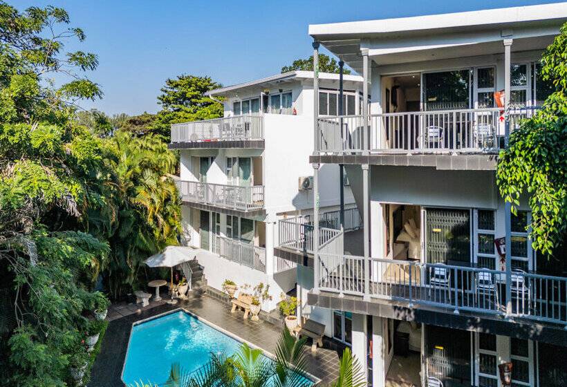 膳宿费 Beside Still Waters Boutique