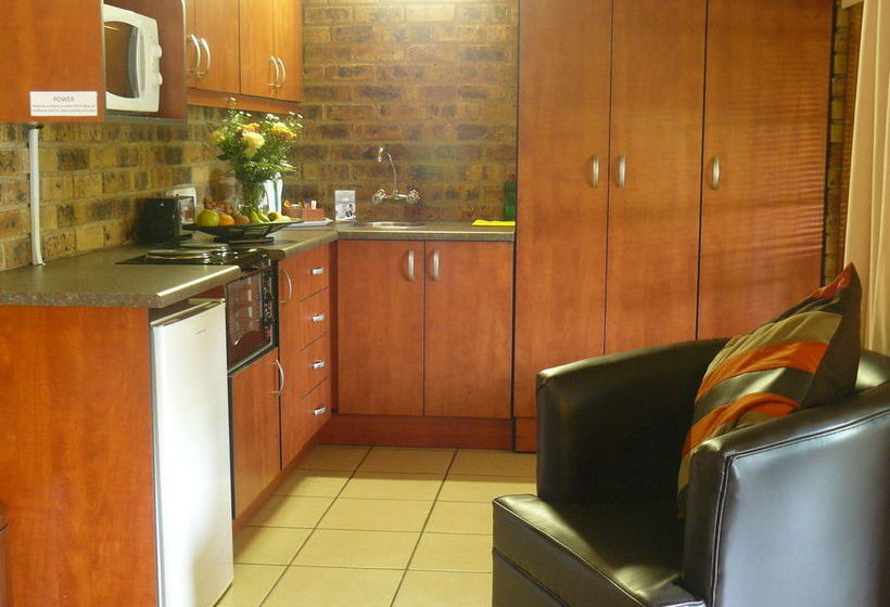 פנסיון Ikwekwezi Guest Lodge