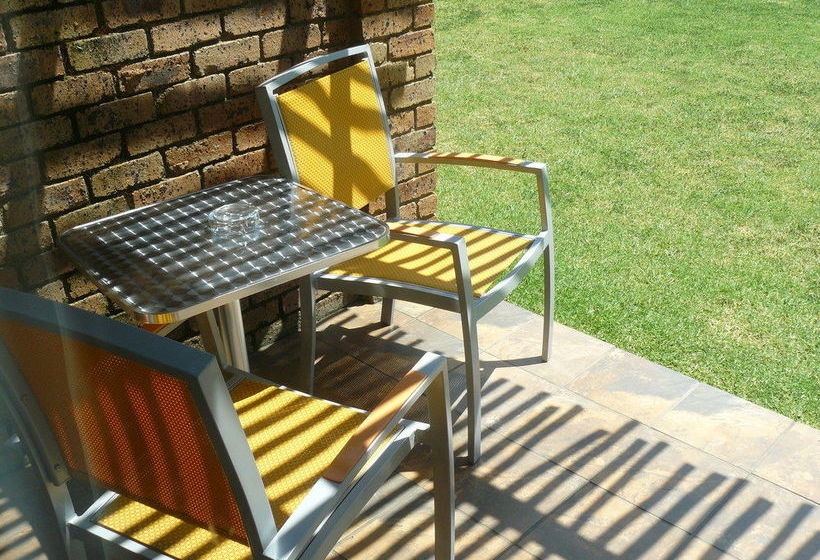 פנסיון Ikwekwezi Guest Lodge