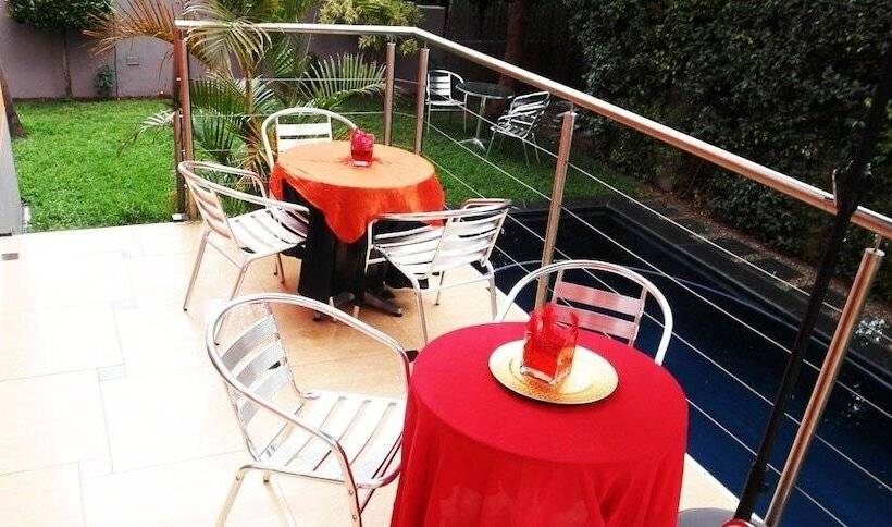 פנסיון Red Square Home