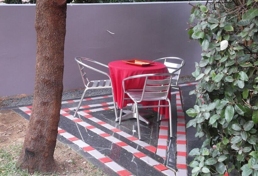 פנסיון Red Square Home