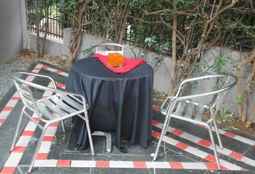 פנסיון Red Square Home