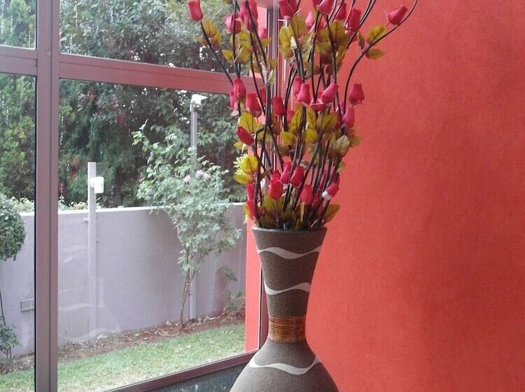 פנסיון Red Square Home