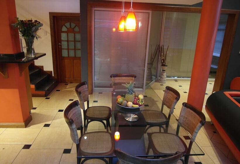 פנסיון Red Square Home