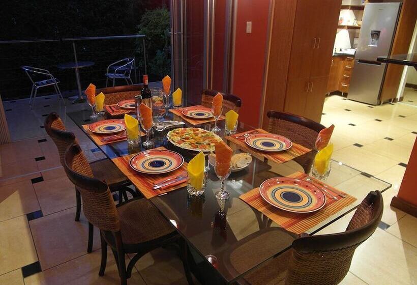 פנסיון Red Square Home