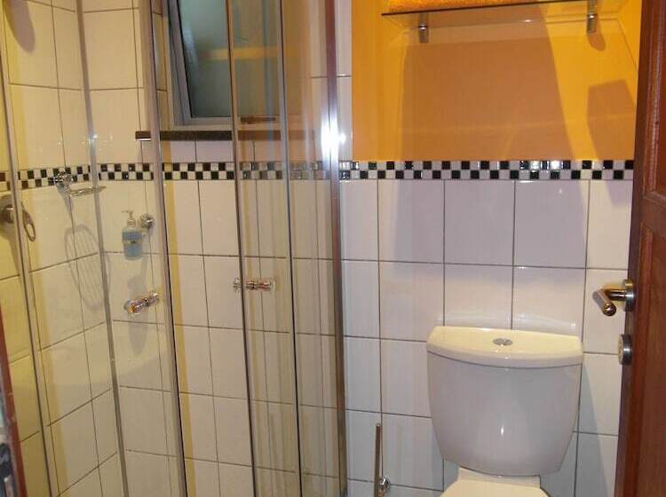 פנסיון Red Square Home