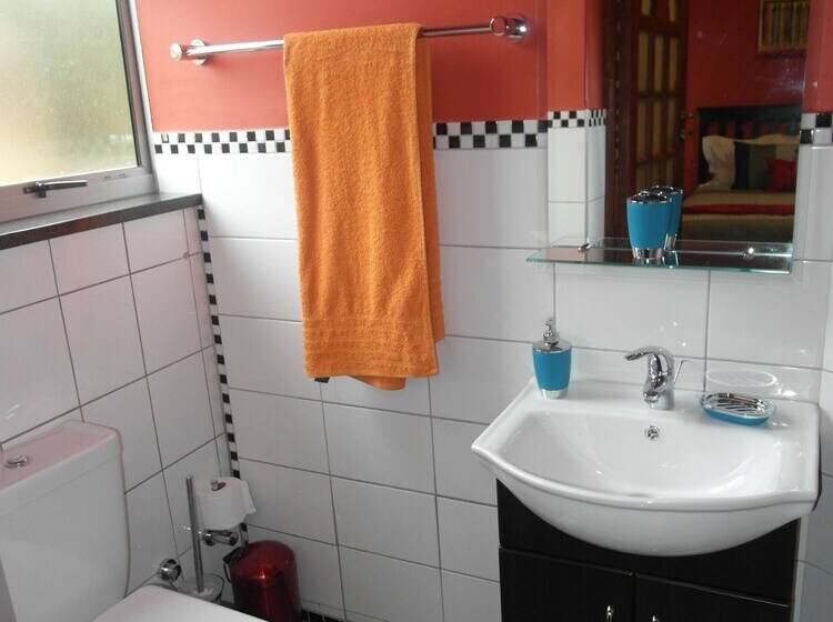 פנסיון Red Square Home