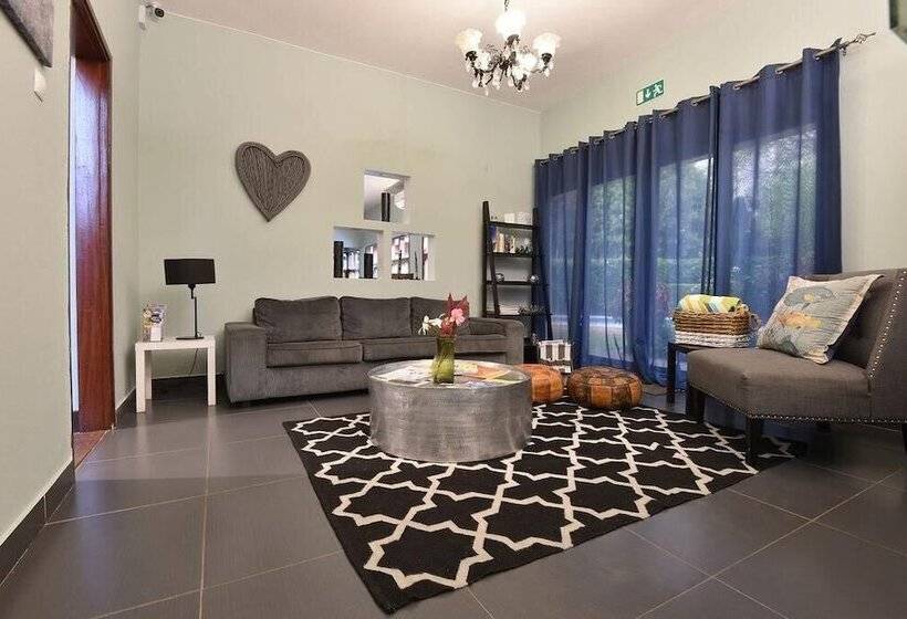 פנסיון Sommerschield Guest House & Restaurant