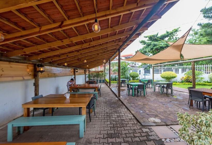 פנסיון Sommerschield Guest House & Restaurant