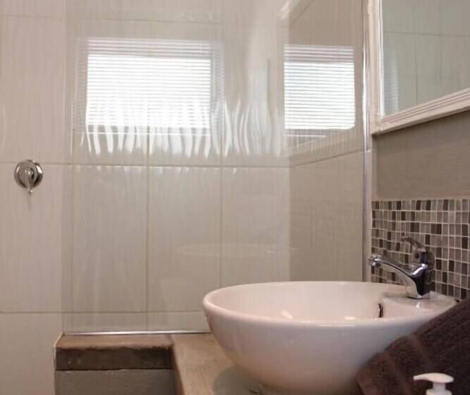 膳宿费 Turaco Lodge   No Loadshedding