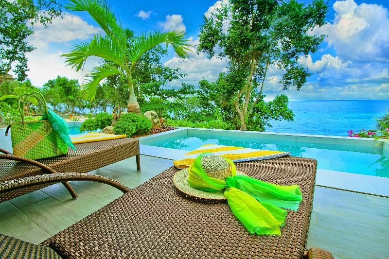 استراحتگاه Bohol Shores