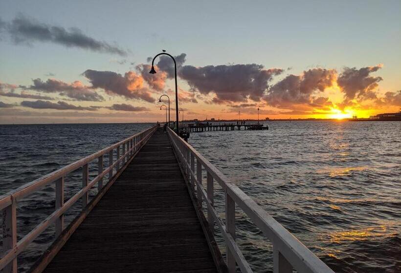 Staycentral   Spacious Seaviews Port Melbourne