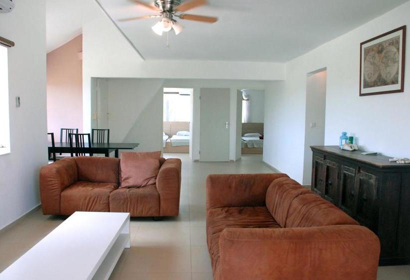 تختخواب و صبحانه Bnbbonaire Near The Ocean