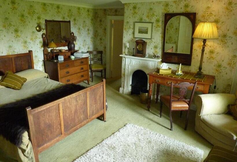 تختخواب و صبحانه Cullintra House