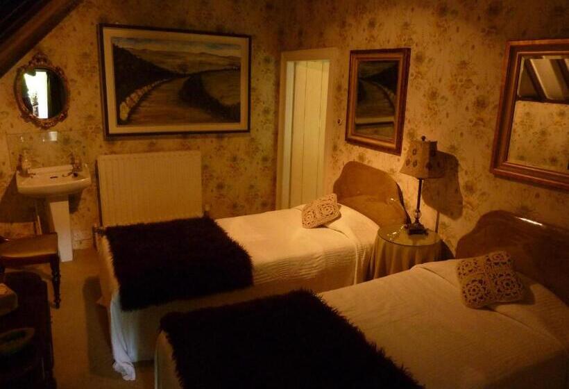 تختخواب و صبحانه Cullintra House