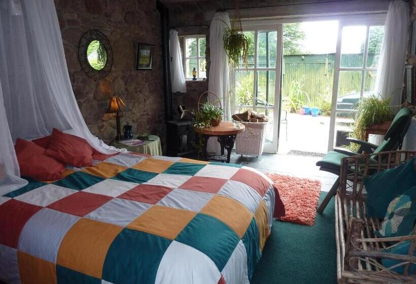 تختخواب و صبحانه Cullintra House