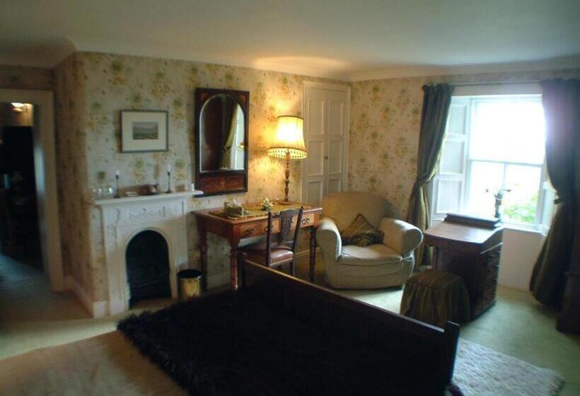 تختخواب و صبحانه Cullintra House