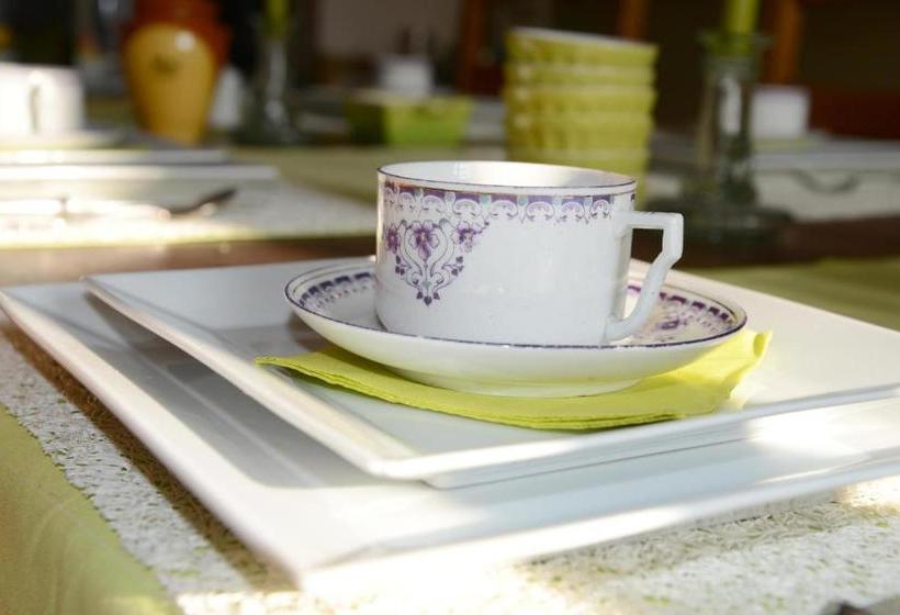 تختخواب و صبحانه R&breakfast