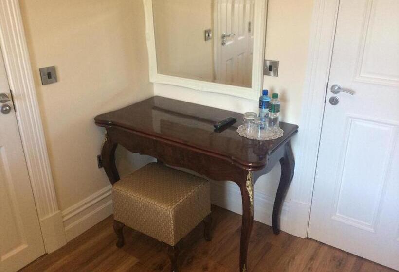 Bed and Breakfast St Columbs House