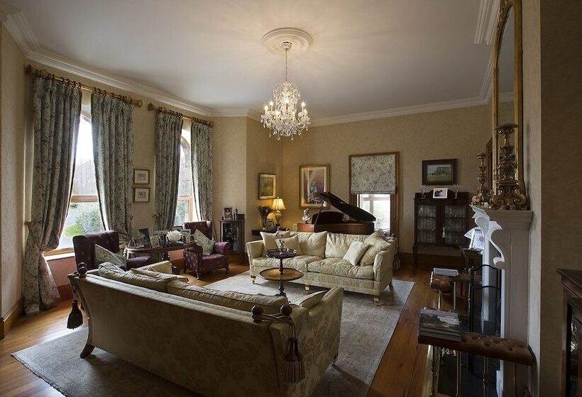 Down Yonder Boutique B&b