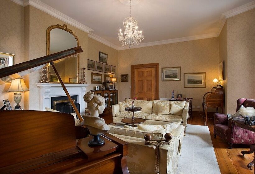 Down Yonder Boutique B&b