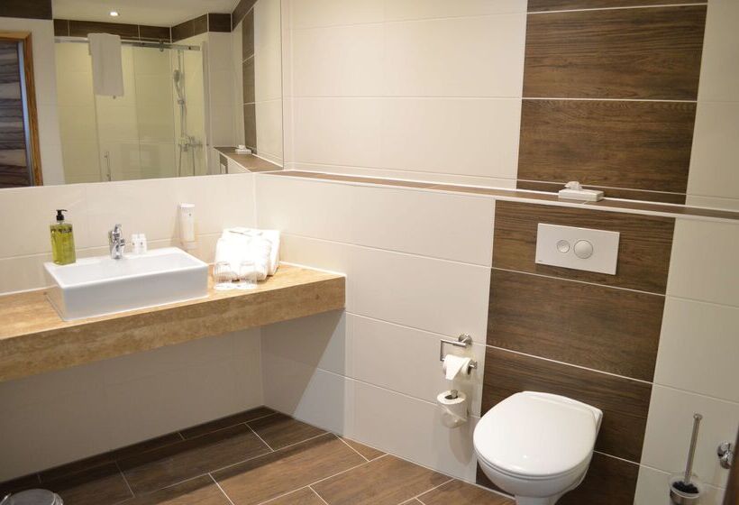 בית מלון כפרי Premier Inn Lindau