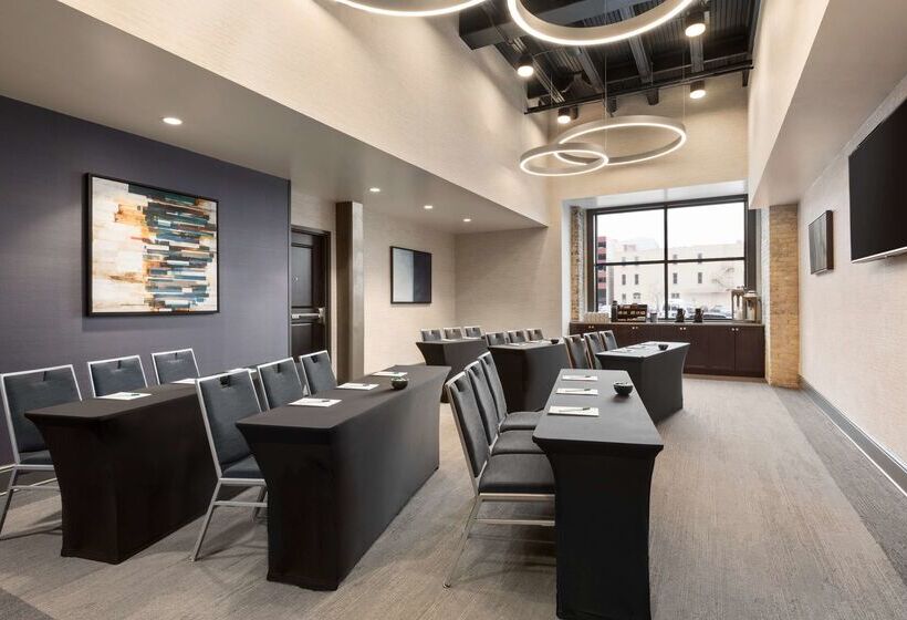 호텔 Homewood Suites By Hilton Milwaukee Downtown