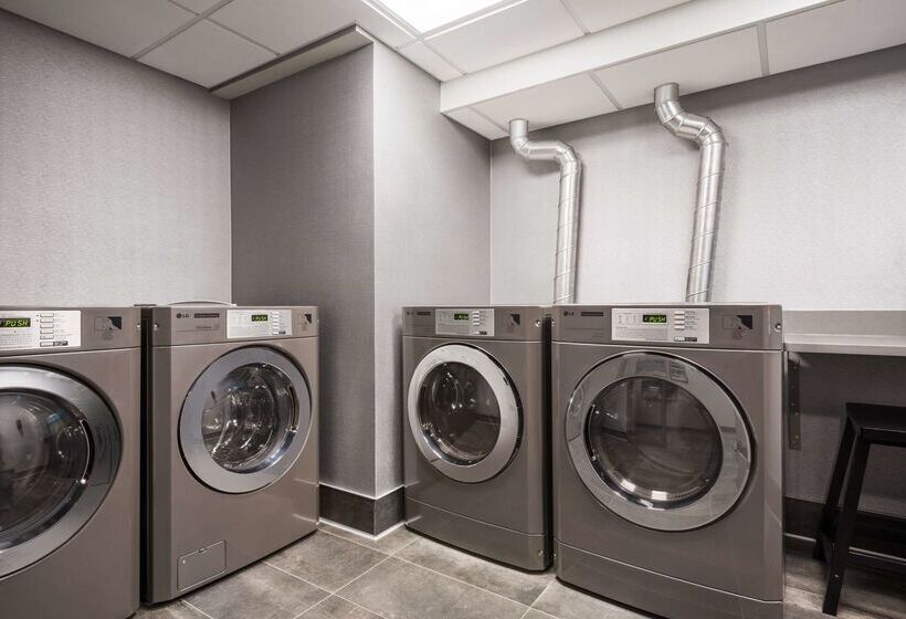 호텔 Homewood Suites By Hilton Milwaukee Downtown