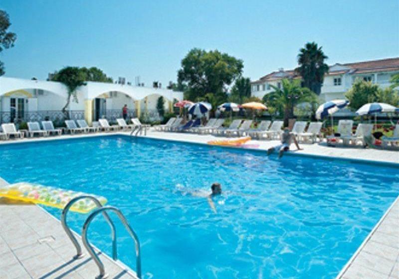 ホテル Jessica Apartments