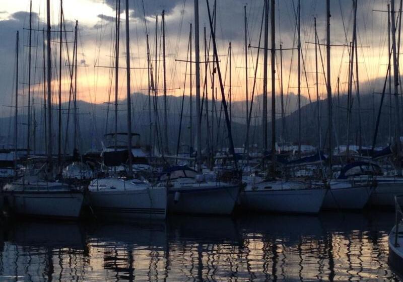 호텔 La Bastide Du Port   Hôtel De Charme